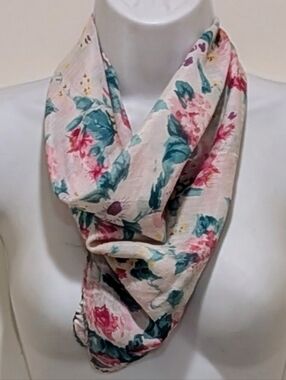 NWOT Beckwoman  20”x20” White and Pink Floral Ascot Scarf